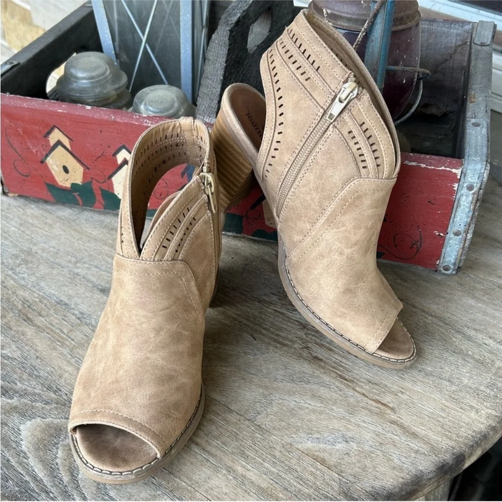 Ruff Hewn Peyton Stacked Heel Booties‎ Desert Sand